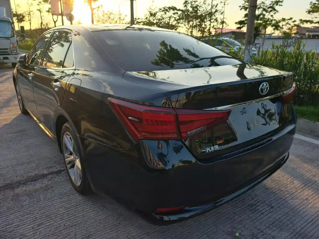 Toyota Crown 2015 — фото 7