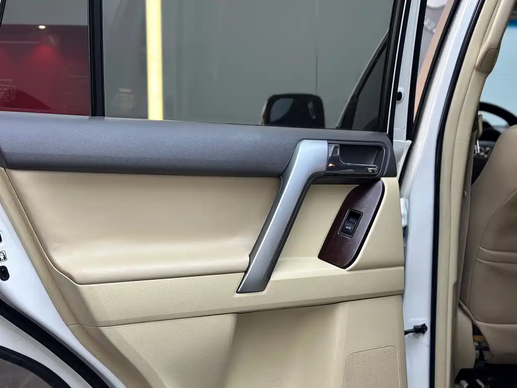 Toyota Prado 2017 — фото 8