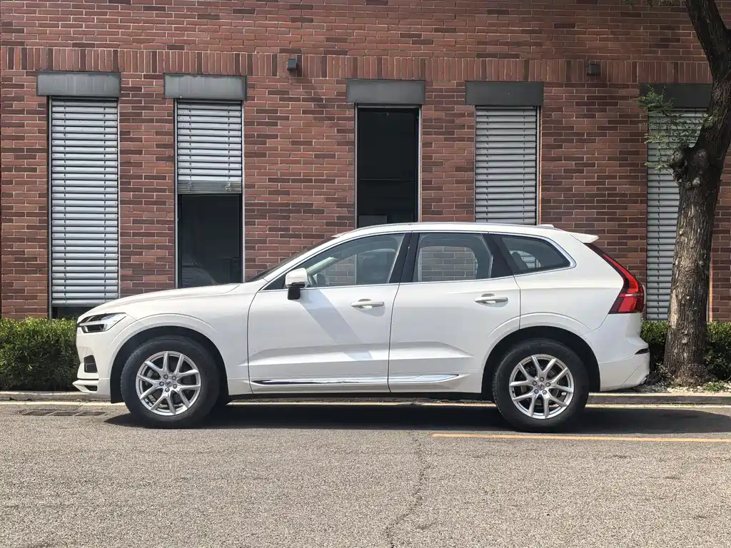 Volvo XC60 2020 — фото 2