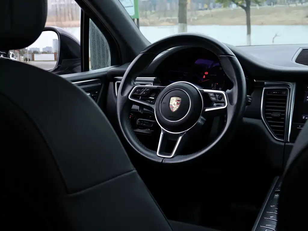 Porsche Macan 2016 — фото 10