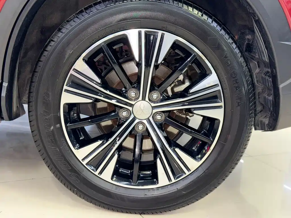 Mitsubishi Eclipse Cross 2018 — фото 23