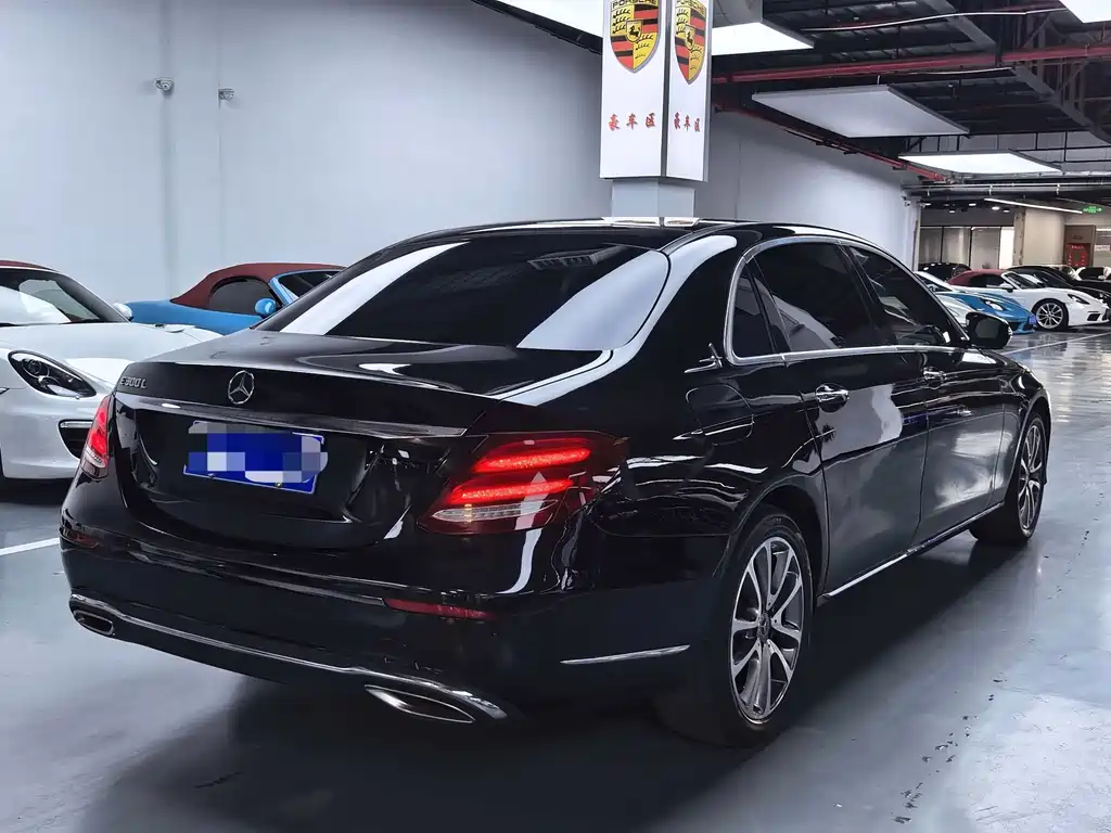 Mercedes-Benz E-Class 2017 — фото 17