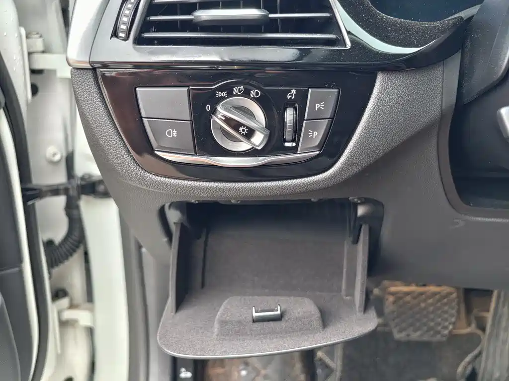 BMW 5 Series 2022 — фото 16