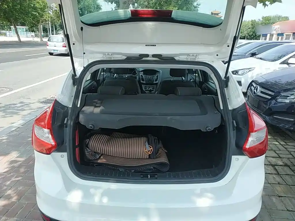 Ford Focus 2015 — фото 19