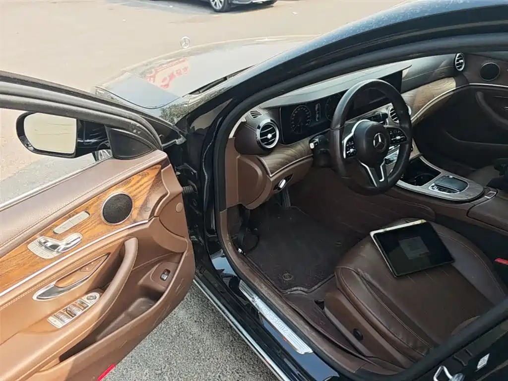 Mercedes-Benz E-Class 2019 — фото 16