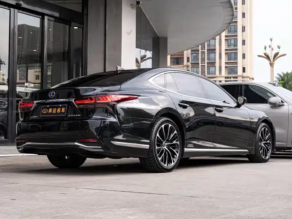 Lexus LS 2021