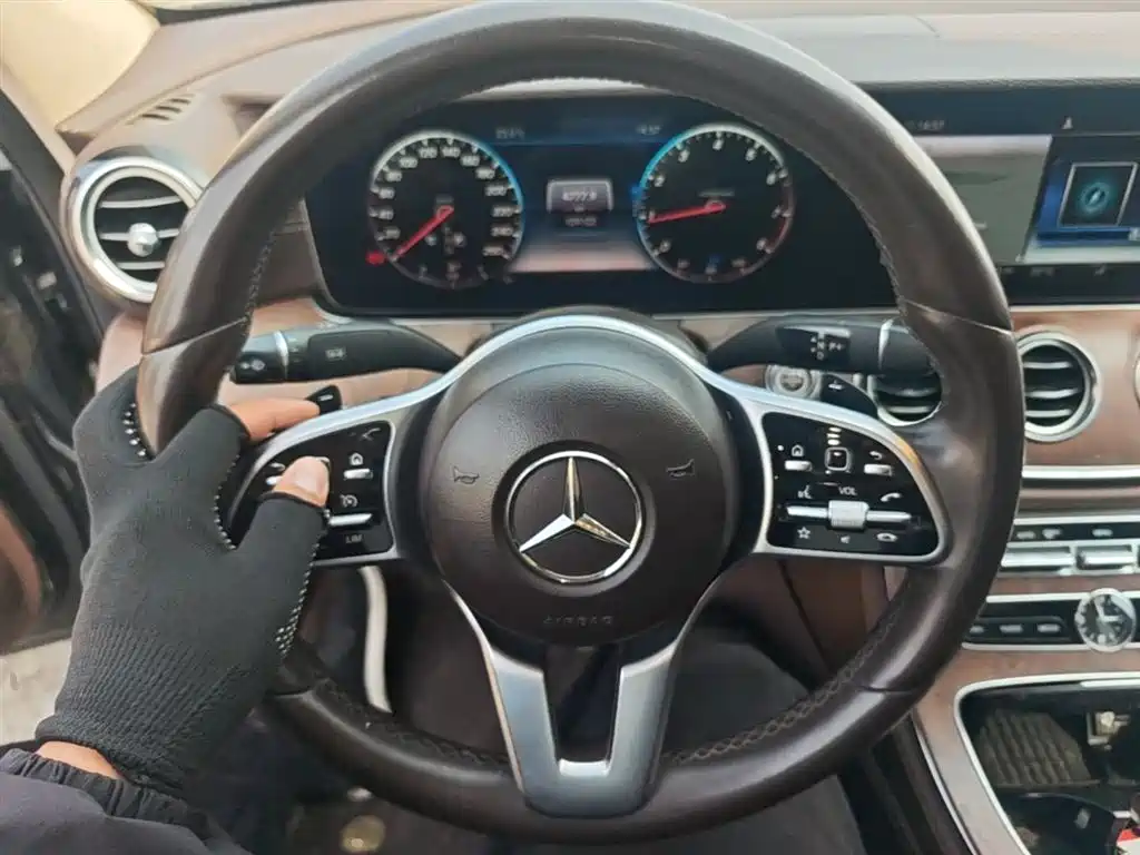 Mercedes-Benz E-Class 2019 — фото 11