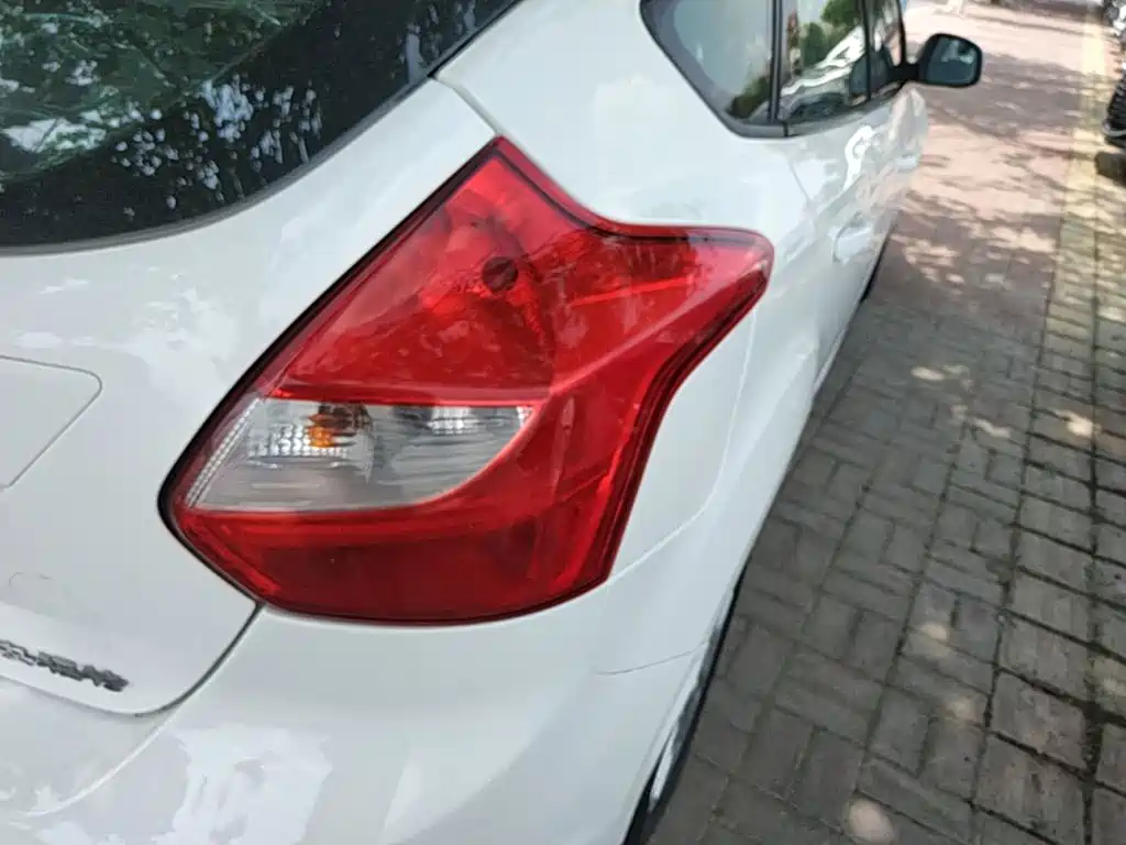 Ford Focus 2015 — фото 8