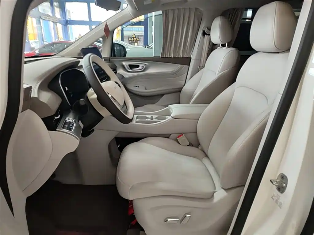 Roewe iMAX8 New Energy 2025 — фото 15