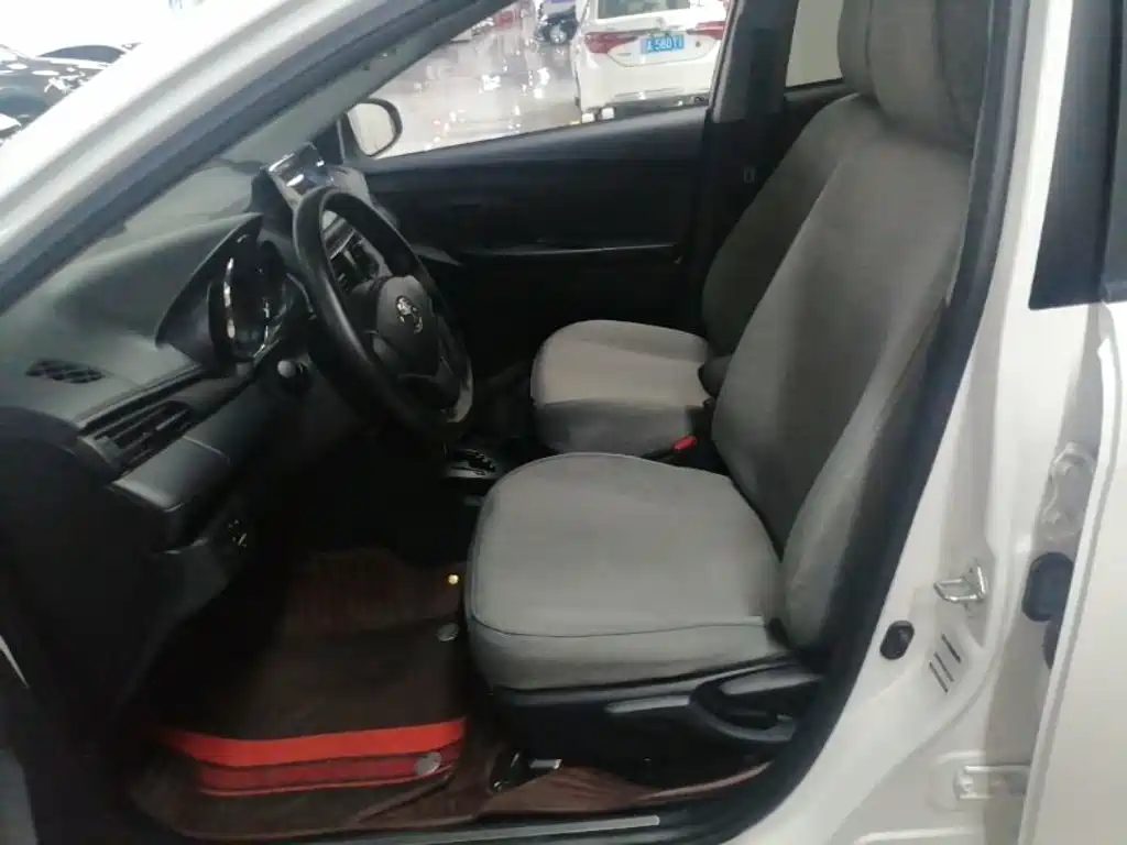 Toyota Yaris L 2021 — фото 15