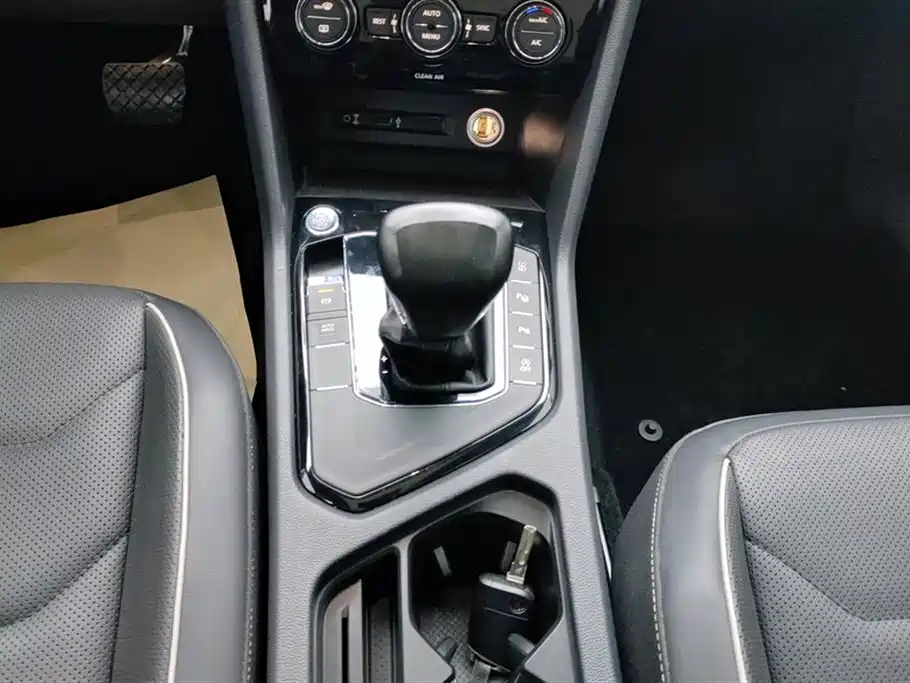 Volkswagen Tiguan L 2017 — фото 16