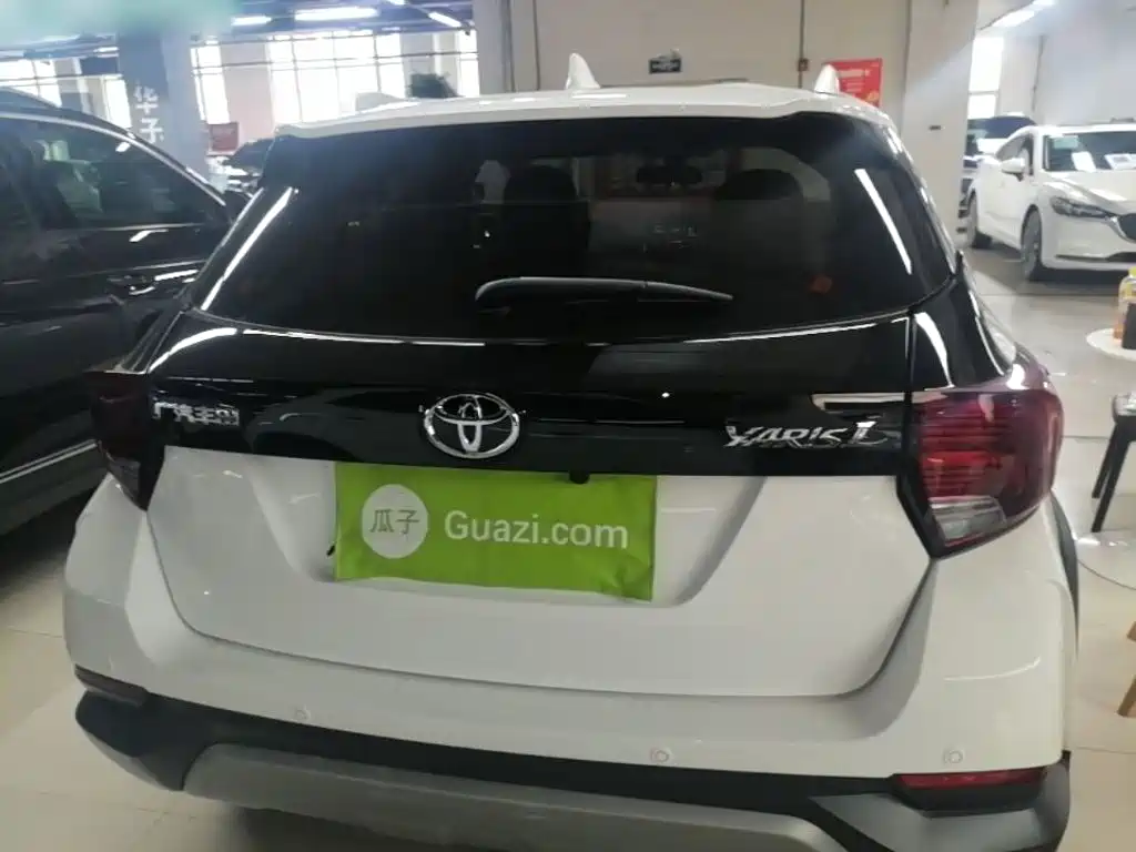 Toyota Yaris L 2021