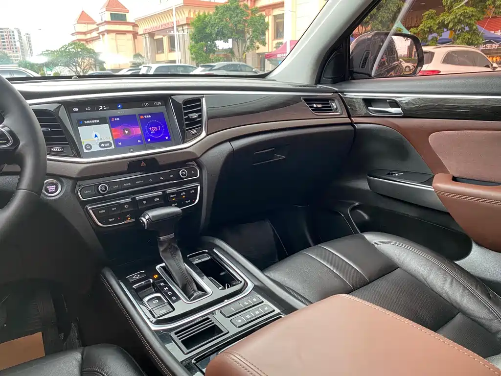 GAC Trumpchi GS8 2018 — фото 9