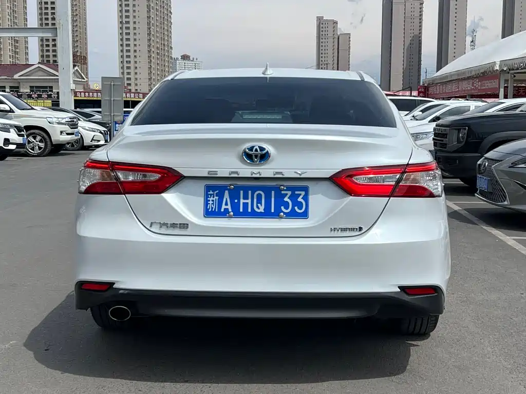 Toyota Camry 2022 — фото 4