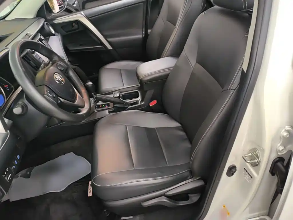 Toyota RAV4 2018 — фото 15