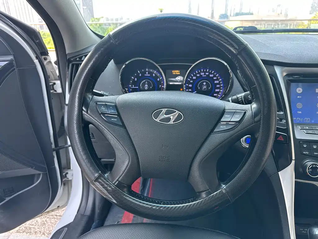 Hyundai Sonata 2014 — фото 14