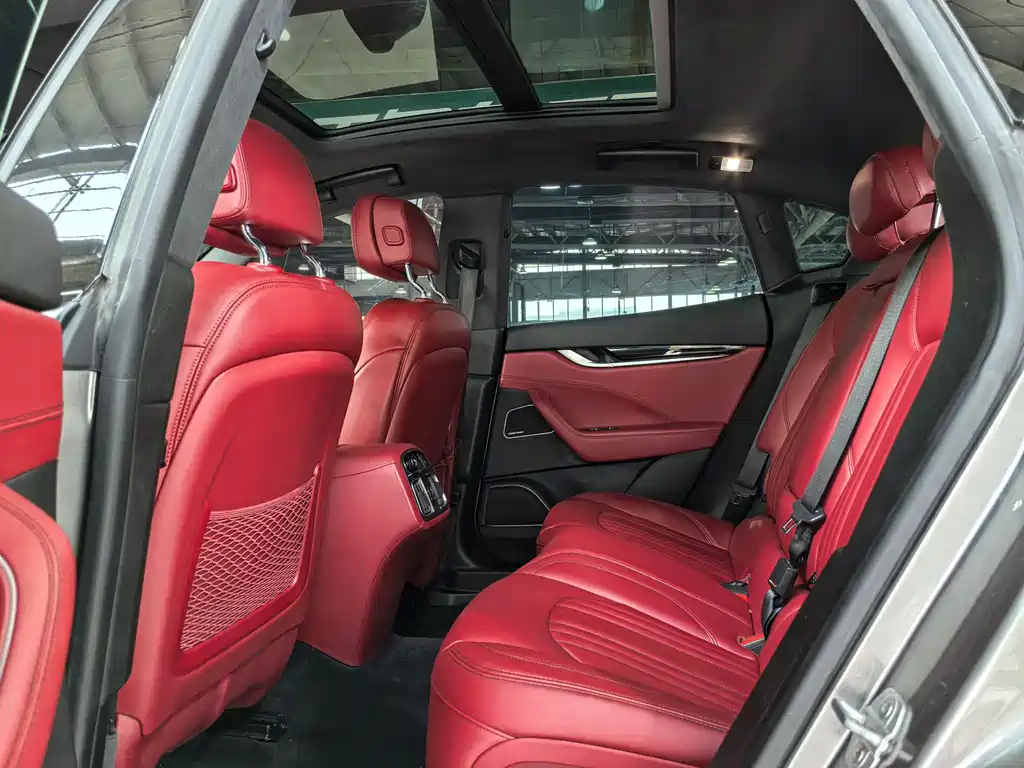 Maserati Levante 2019 — фото 23