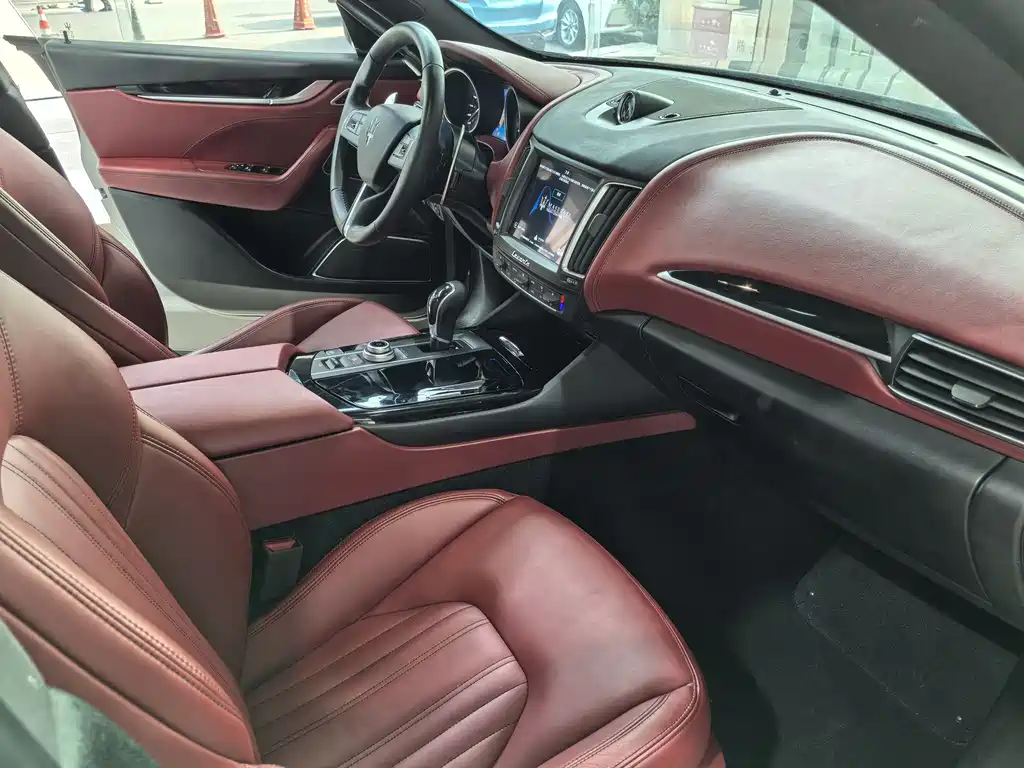 Maserati Levante 2019 — фото 30