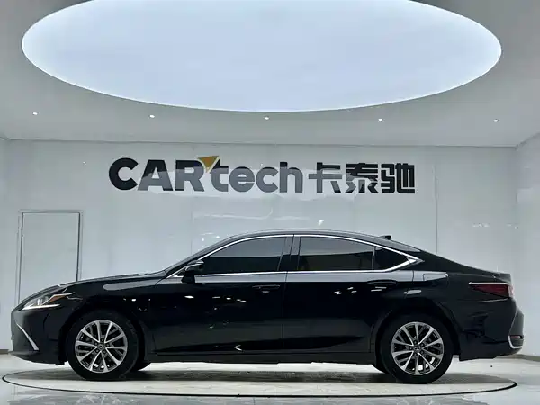Lexus ES 2022