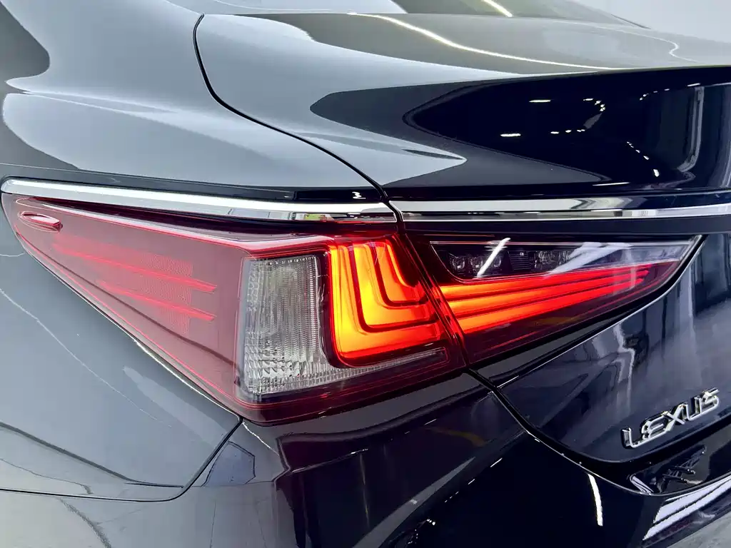 Lexus ES 2022 — фото 22