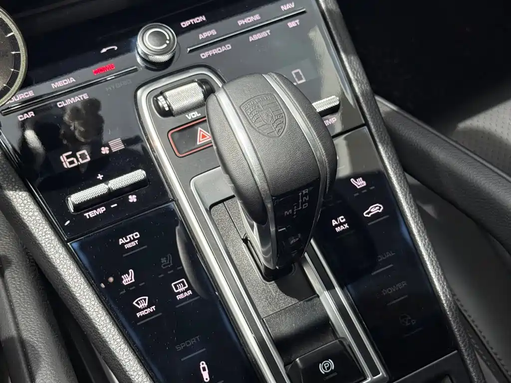 Porsche Cayenne 2018 — фото 15
