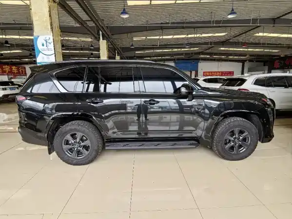 Lexus LX 2025