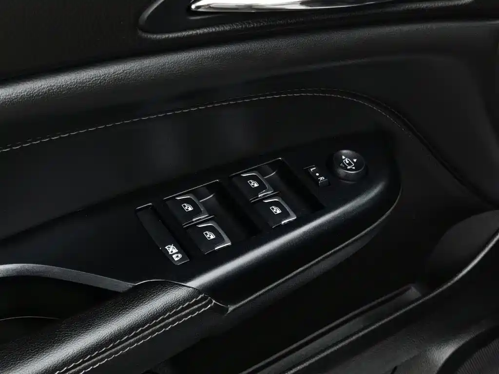 Cadillac SRX 2015 — фото 9