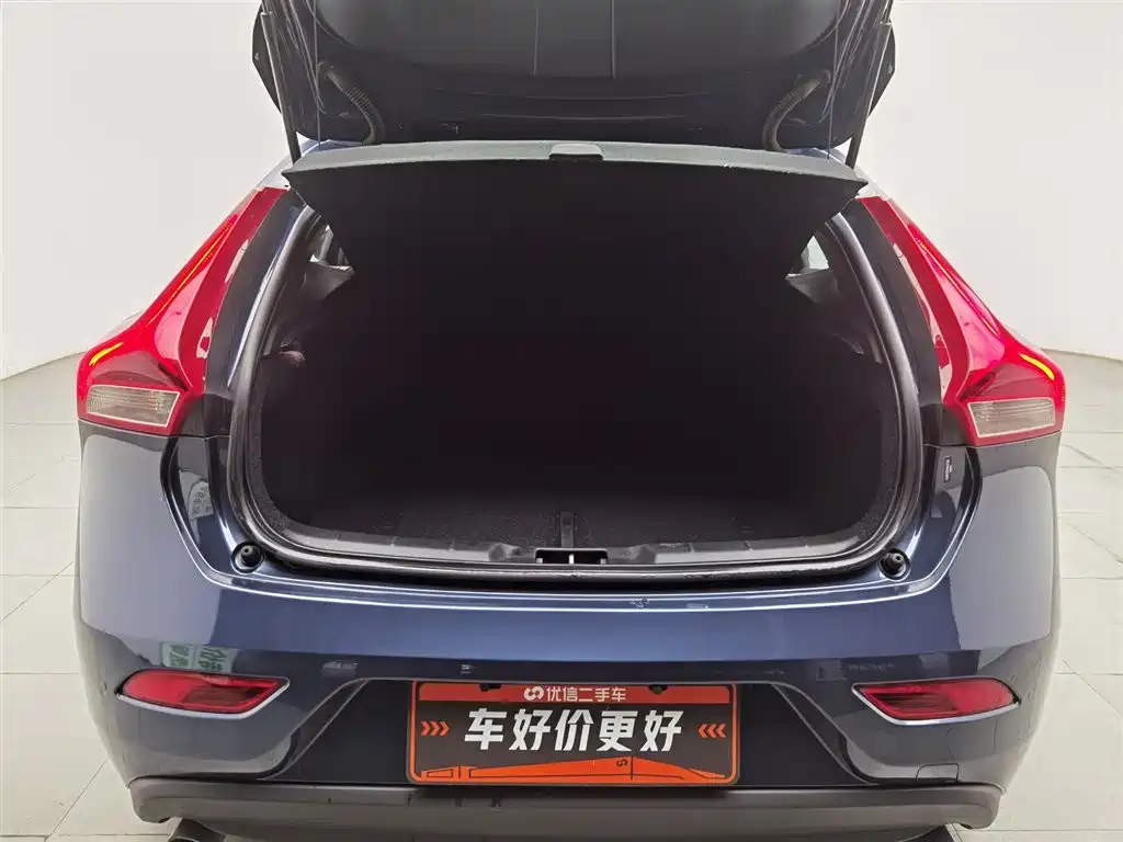 Volvo V40 2017 — фото 16