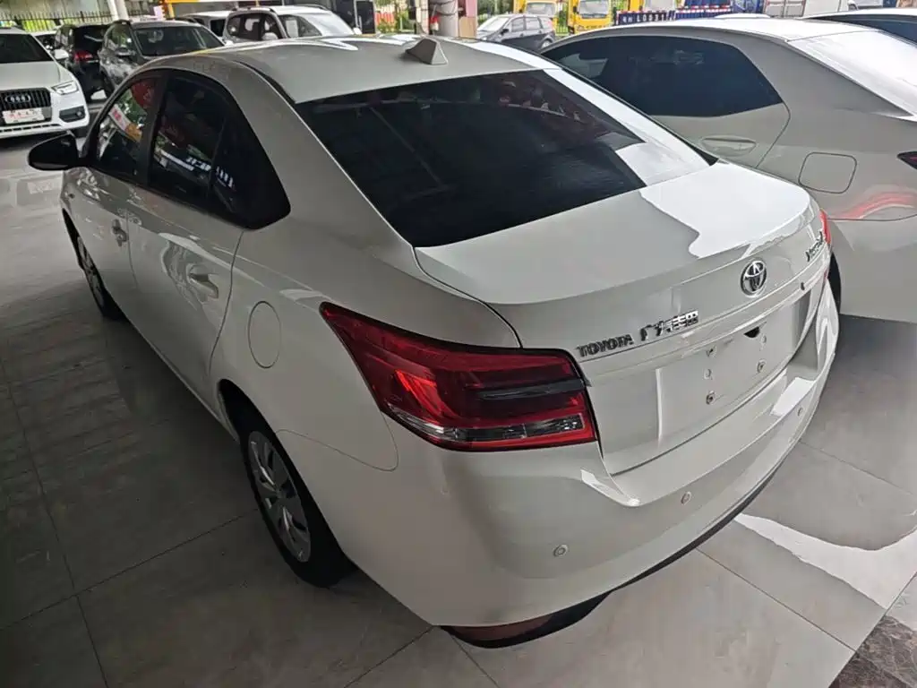 Toyota Yaris L 2020
