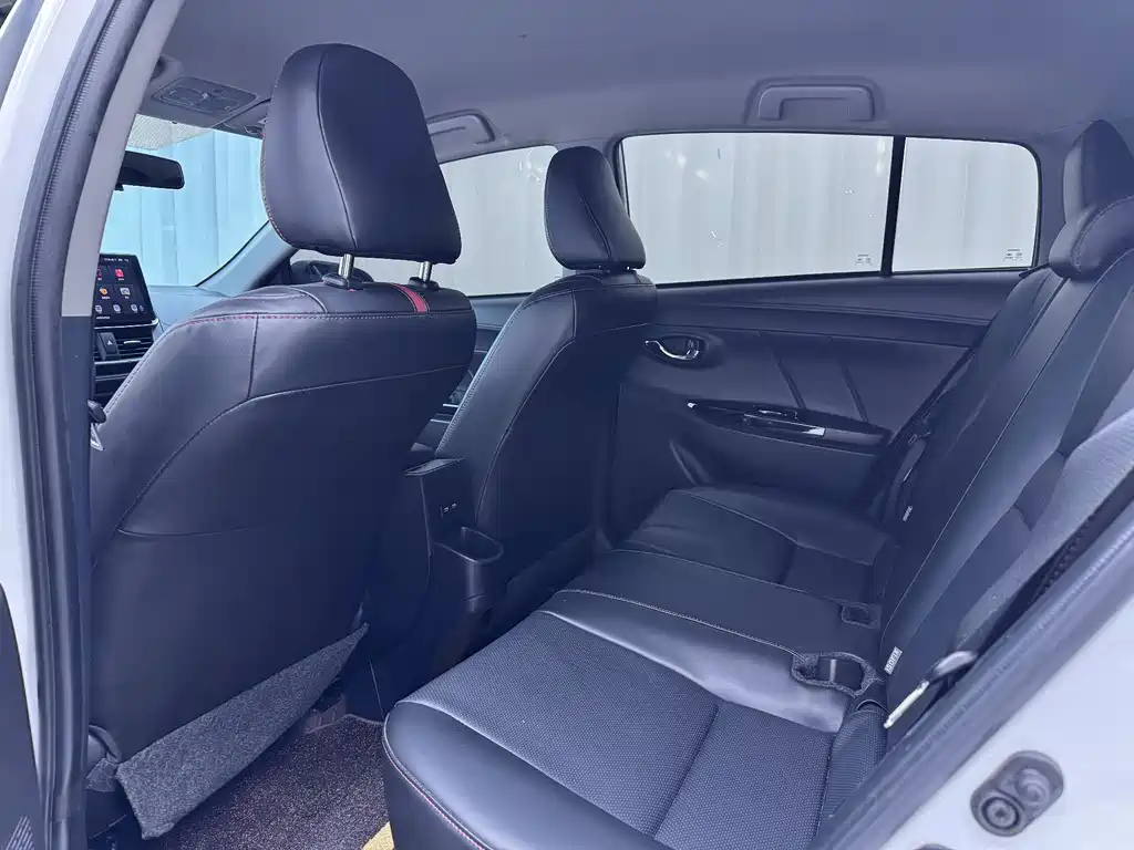 Toyota Yaris L 2023 — фото 3