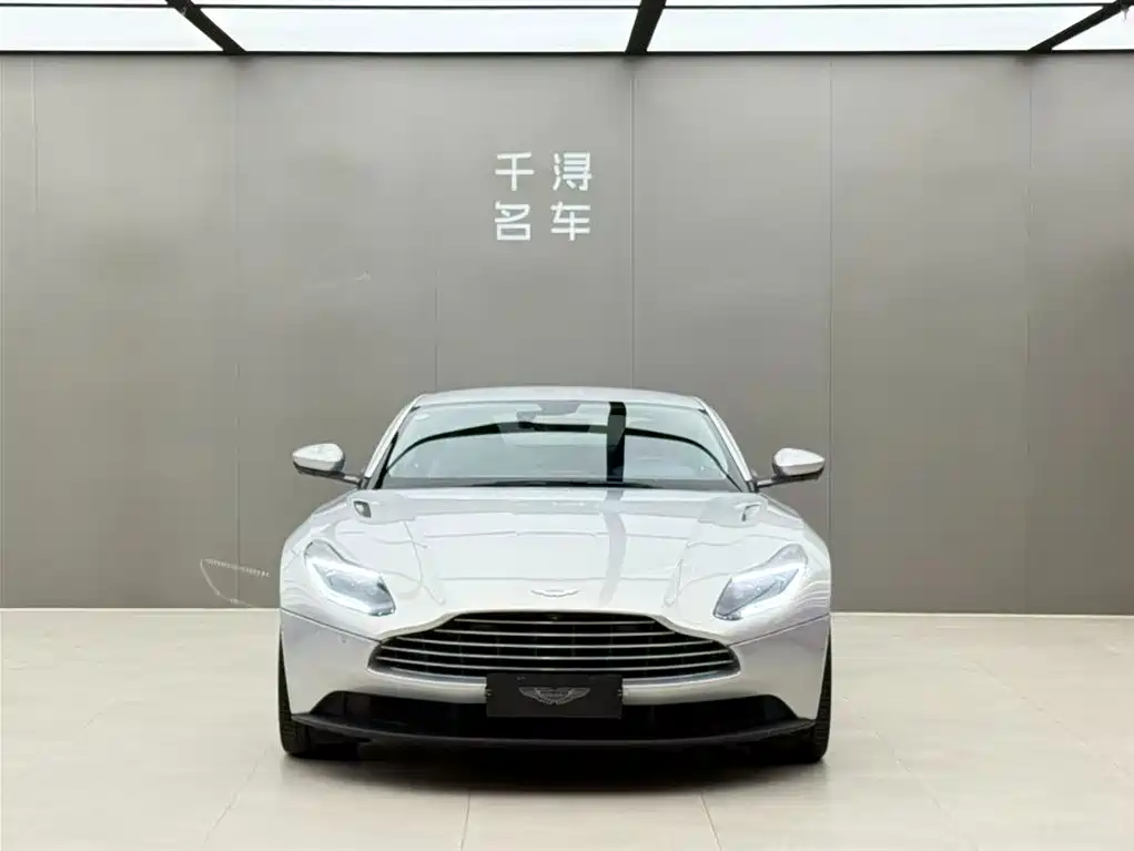 Aston Martin DB11 2019 — фото 2