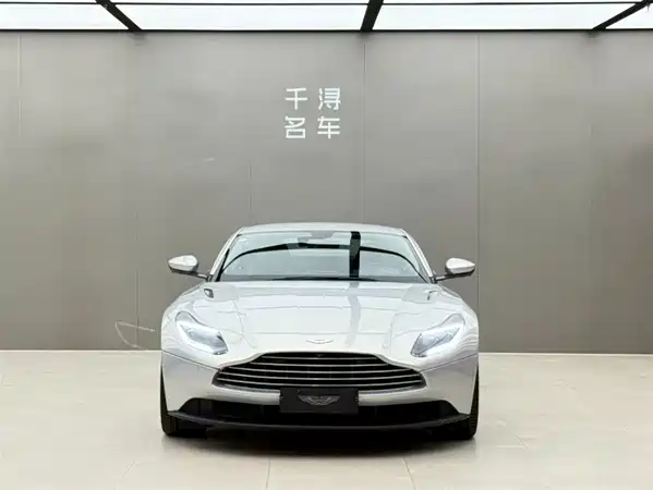 Aston Martin DB11 2019