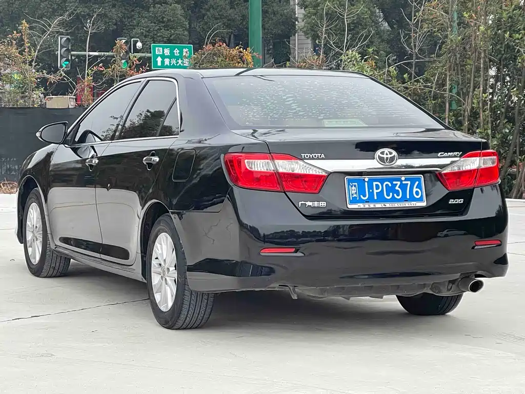 Toyota Camry 2021 — фото 4