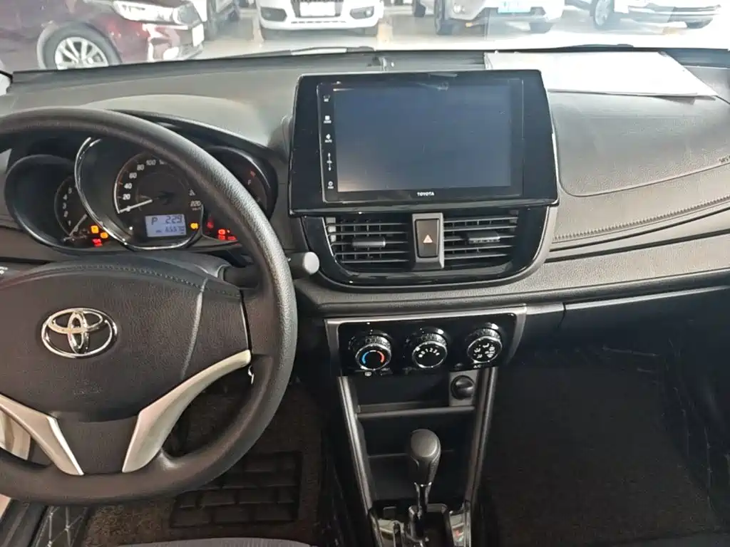 Toyota Yaris L 2020 — фото 13