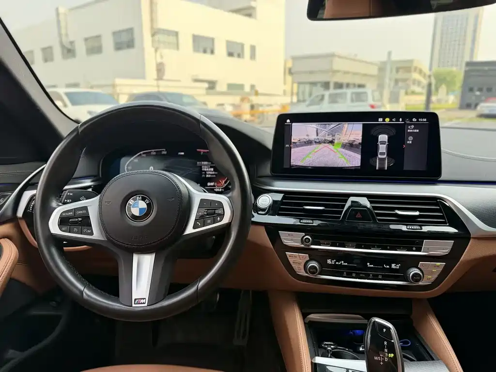 BMW 5 Series 2023 — фото 11