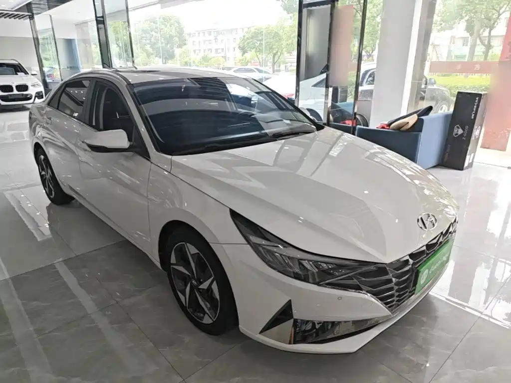 Hyundai Elantra 2022