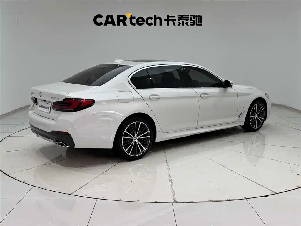 BMW 5 Series 2022 — фото 11