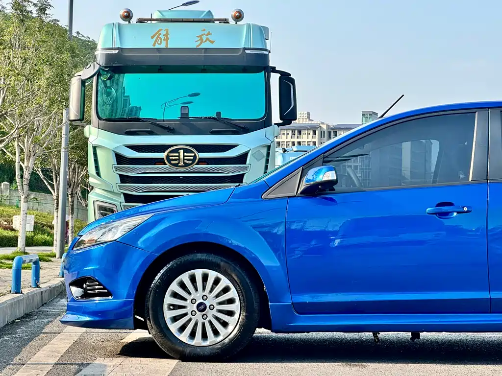 Ford Focus 2014 — фото 8