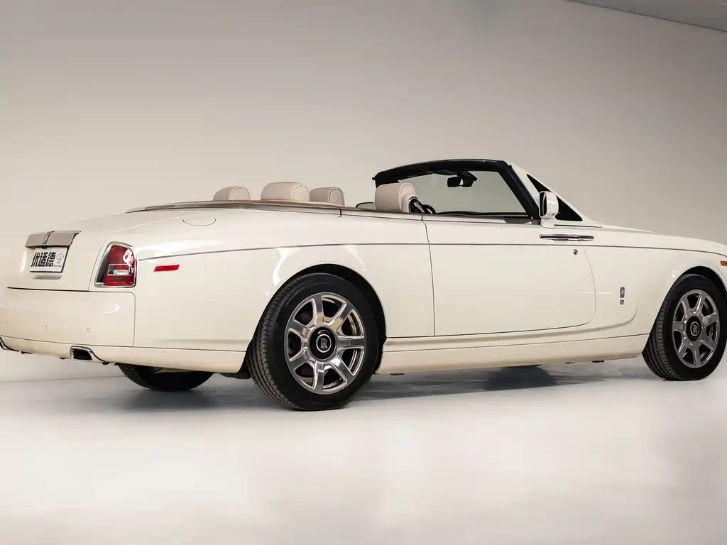 Rolls-Royce Phantom 2015 — фото 6