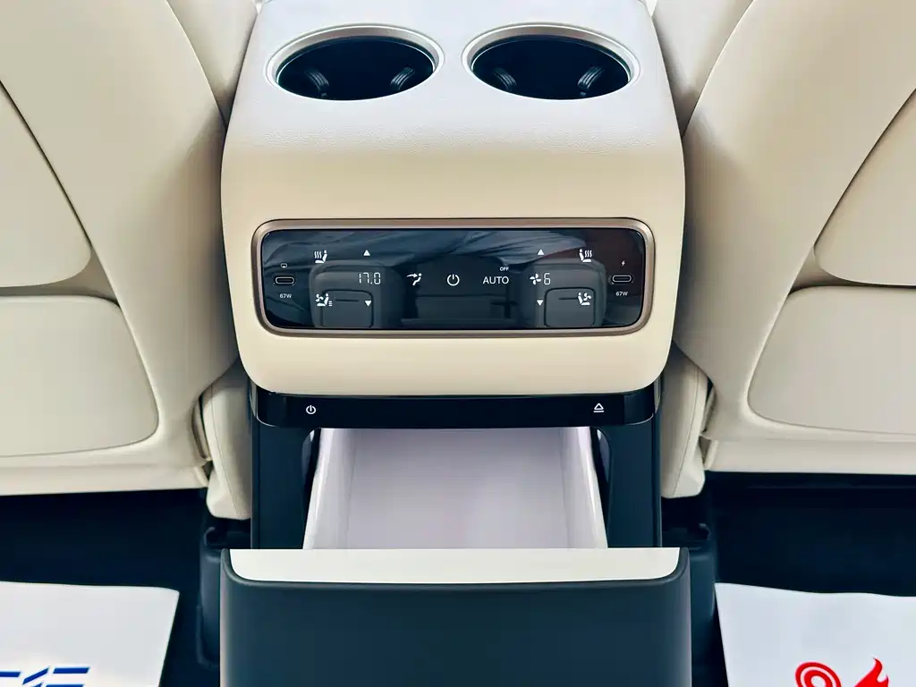Li Auto MEGA 2025 — фото 16