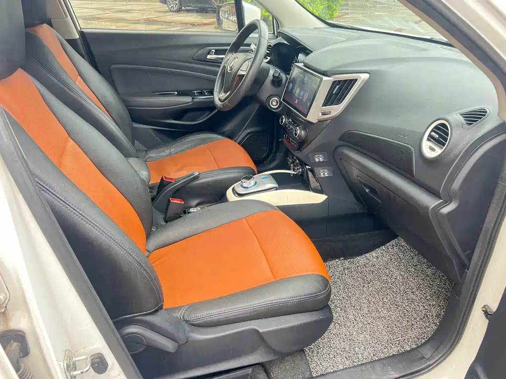 Changan CS15EV 2018 — фото 14