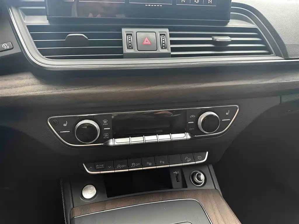 Audi Q5L 2023 — фото 14