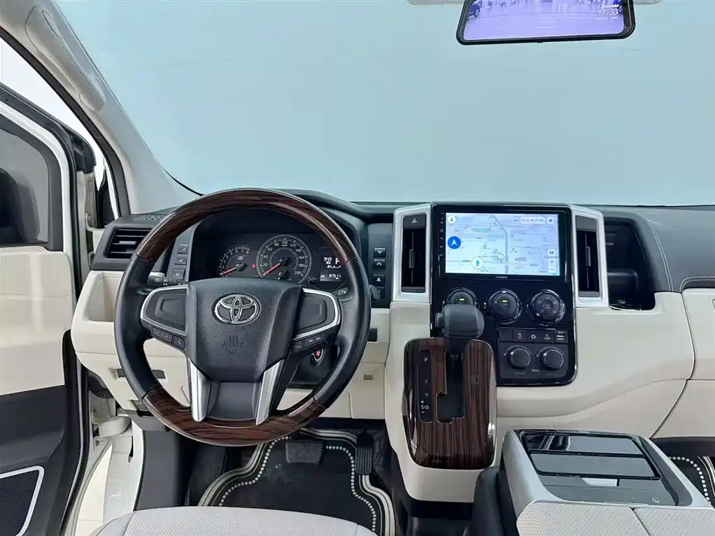 Toyota Hiace 2021 — фото 21