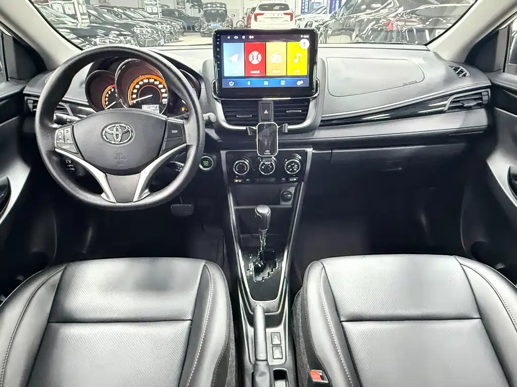 Toyota Yaris L 2023 — фото 20
