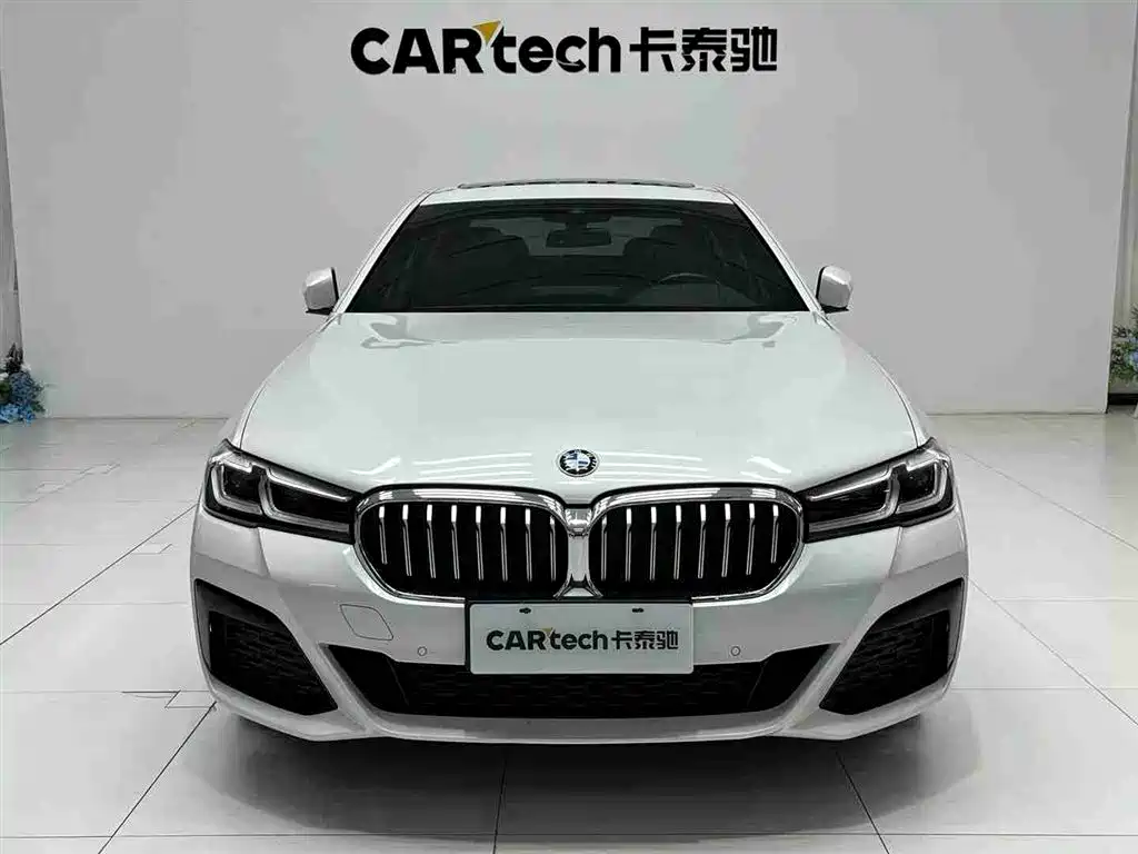 BMW 5 Series 2022 — фото 1
