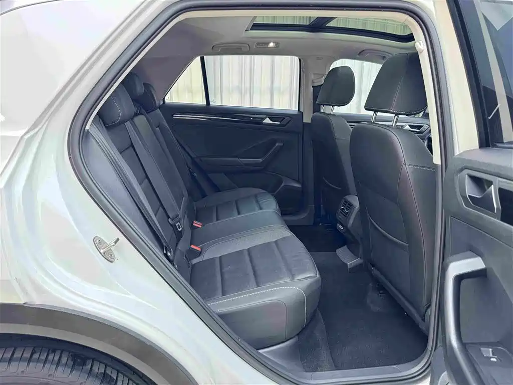 Volkswagen T-Roc 2023 — фото 12