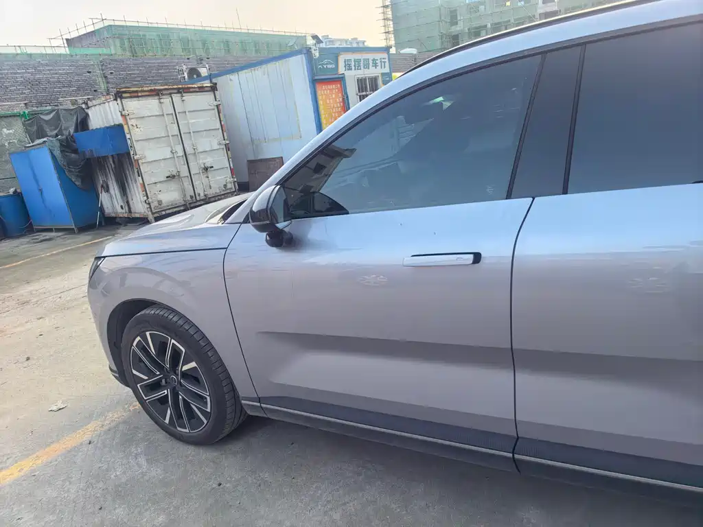 Volvo XC70 PHEV 2025 — фото 12