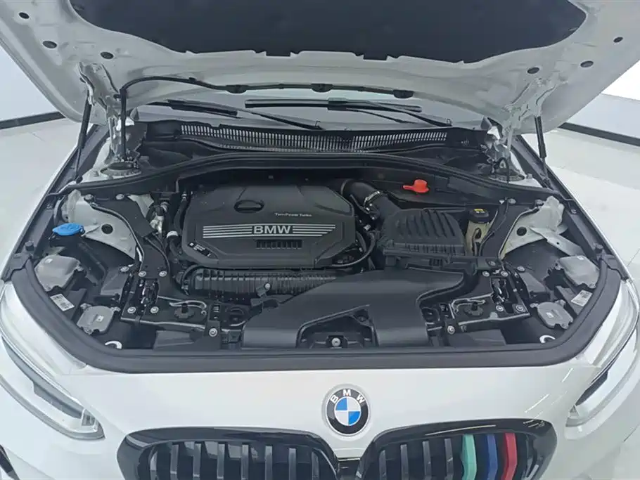 BMW 1 Series 2021 — фото 10