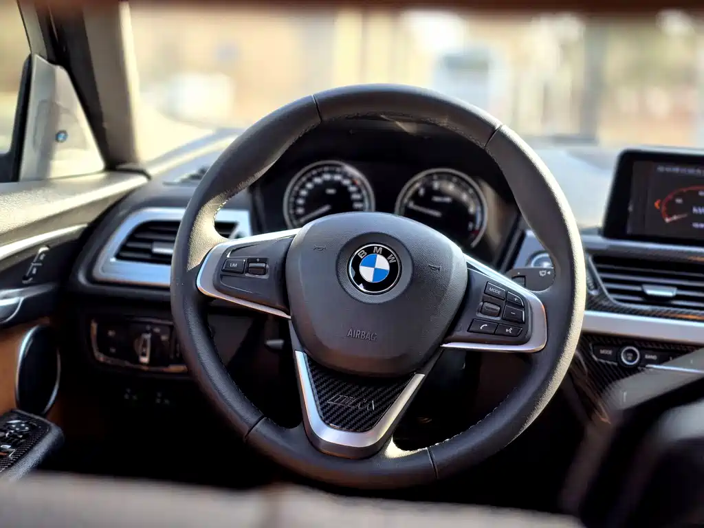 BMW 1 Series 2018 — фото 9