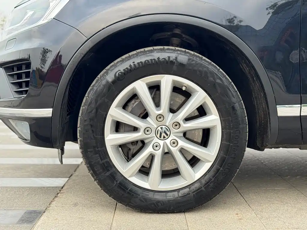 Volkswagen Touareg 2017 — фото 6
